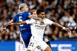 开云APP-阿根廷险胜切尔西，本泽马扛起全队