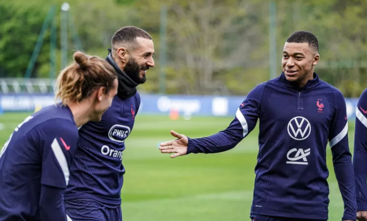 韩国队鏖战法国队，奥恰洛夫关键制胜的简单介绍