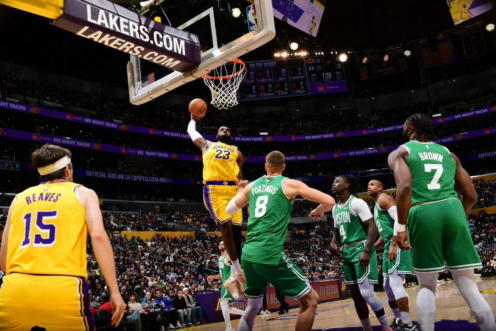 凯尔特人横扫篮网，詹姆斯点燃赛场的简单介绍