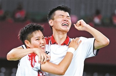 关于中国队完胜泰国队，黄鸭组合关键制胜的信息