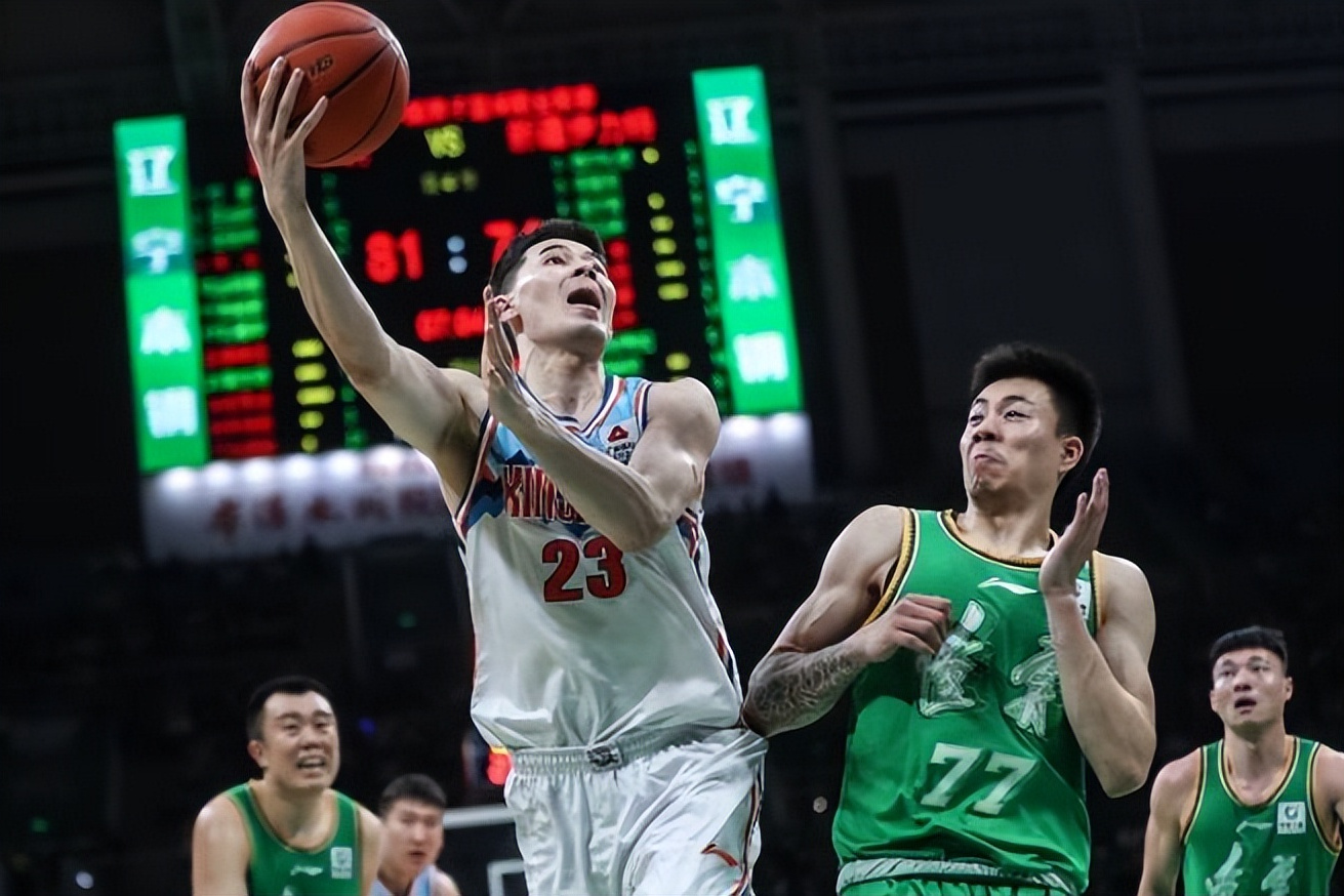 上海队绝杀新疆队,张镇麟刷新纪录 上海队绝杀新疆队,张镇麟刷新纪录